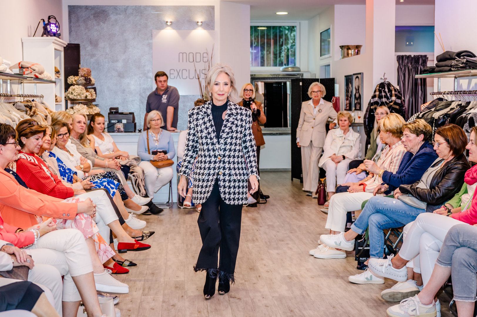 Modenschau Herbst 2023 / 2024 – Bild 15