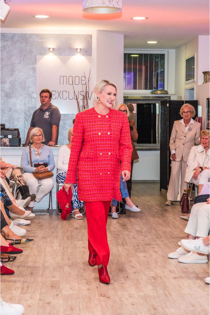 Modenschau Herbst 2023 / 2024 – Bild 31
