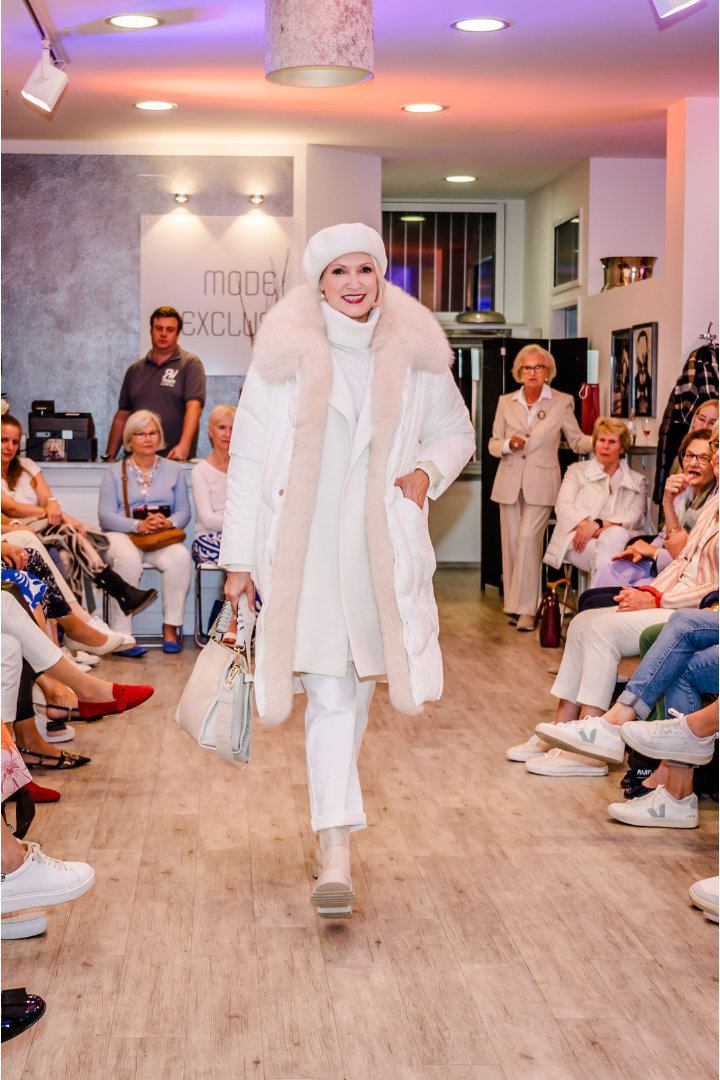 Modenschau Herbst 2023 / 2024 – Bild 42