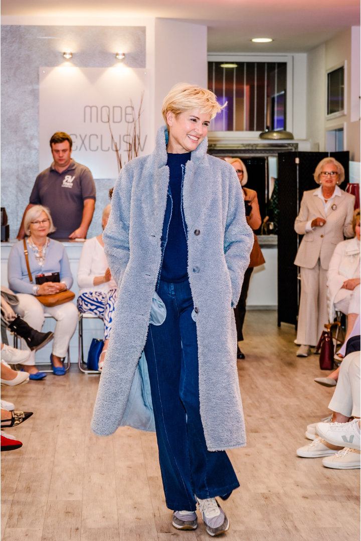 Modenschau Herbst 2023 / 2024 – Bild 47
