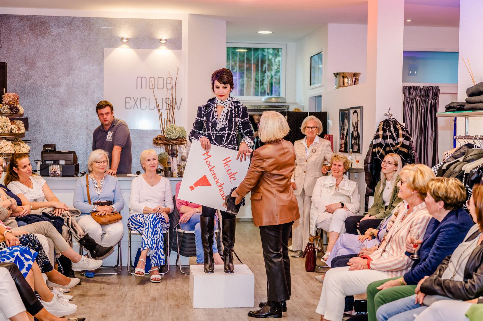 Modenschau Herbst 2023 / 2024 – Bild 9
